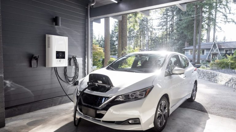 Power outages and winter peaks: Hydro-Québec plans to use your car batteries