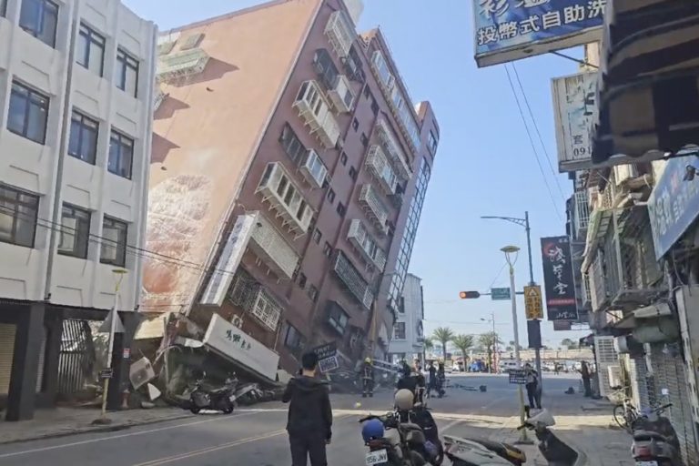 Powerful earthquake shakes Taiwan, prompting tsunami warnings