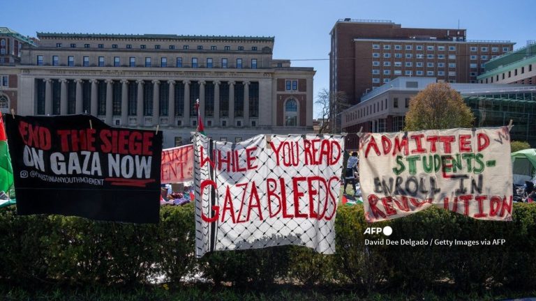 Pro-Palestinian demonstrations continue at Columbia’s New York campus, scene of tensions since Thursday