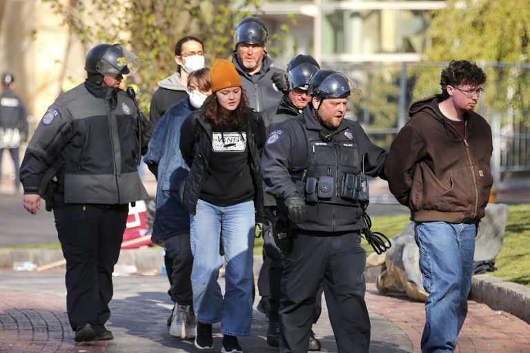 Pro-Palestinian protests |  A hundred people arrested at a Boston university