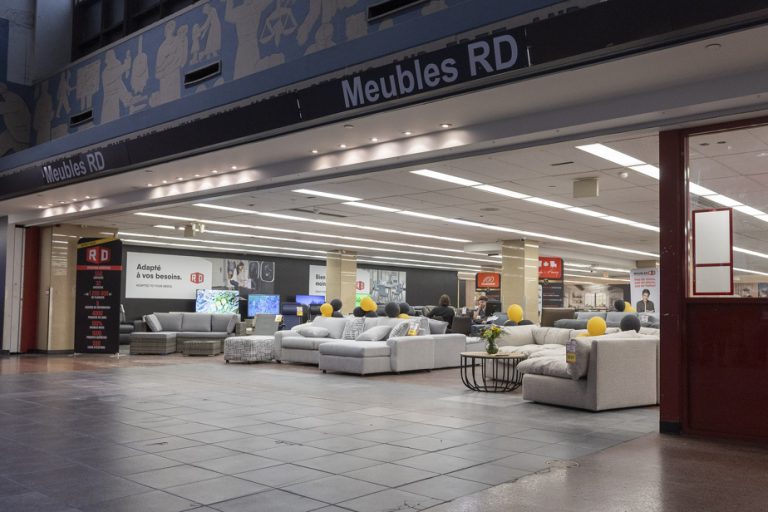 RD furniture at Central Station |  Buy a sofa… before taking the train