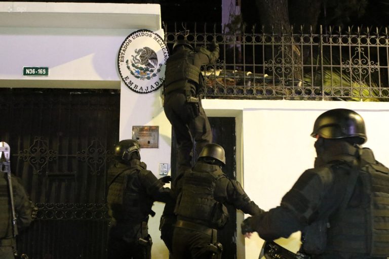 Raid against the Mexican embassy |  Mexican diplomats prepare to leave Ecuador