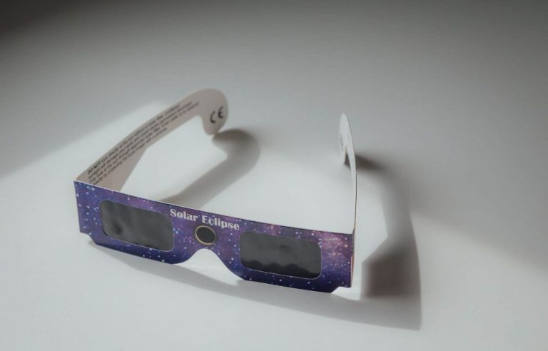 Saint-Jérôme Polyvalent School must throw away 3,700 counterfeit eclipse glasses