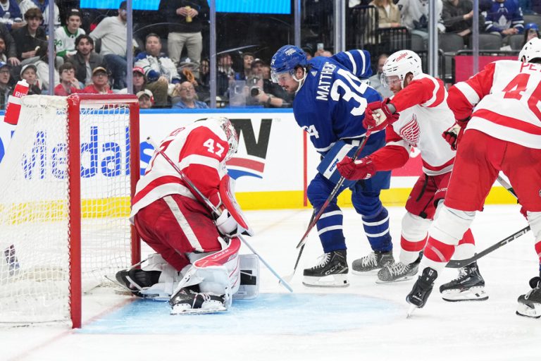 Saturday in the NHL |  Matthews scores his 69th goal, but the Red Wings win 5-4 in overtime