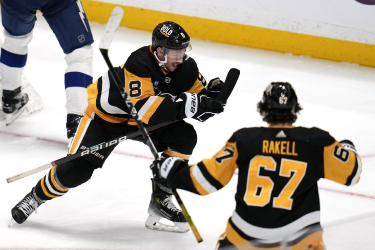 Saturday in the NHL |  Penguins beat Lightning 5-4, referee Steve Kozari leaves on stretcher