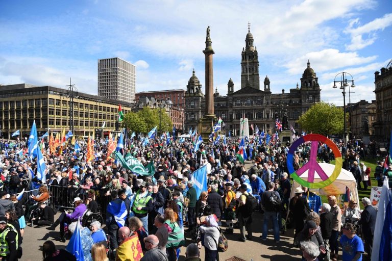 Scotland |  Independence supporters take to the streets in Glasgow to rekindle the flame