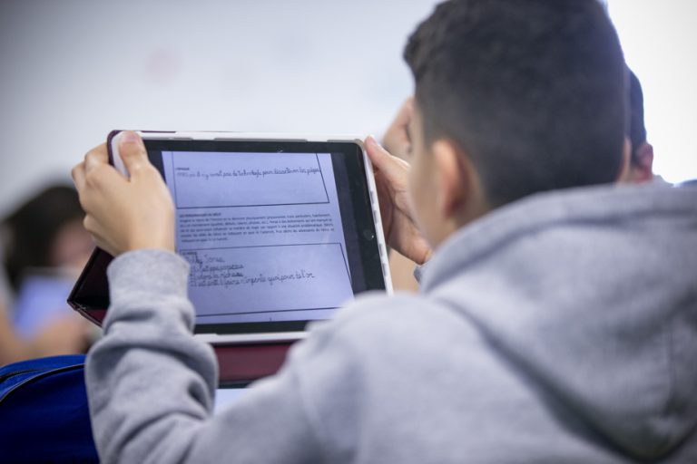 Screens at school |  The “field” point of view