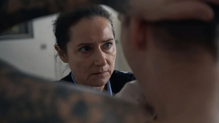 Sidse Babett Knudsen impressive in “Sons”, the oppressive thriller by Gustav Möller