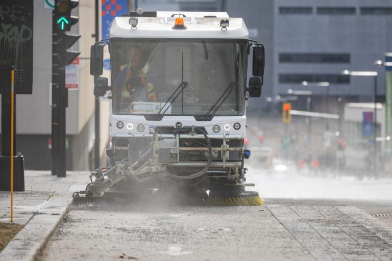 Snow could delay spring cleaning in Montreal