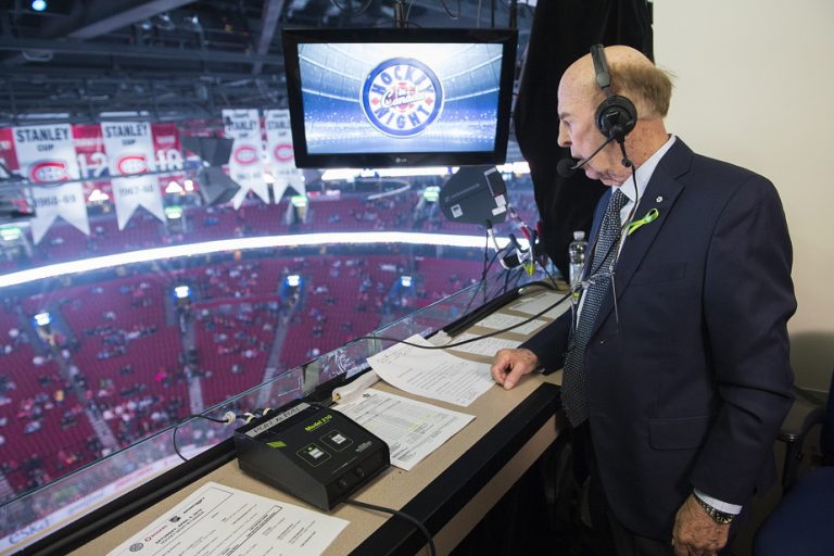 Wayne Gretzky pays tribute to sports commentator Bob Cole