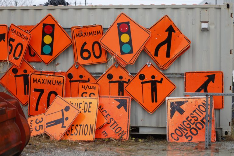 Steelworkers call for a clean-up of the road sign industry