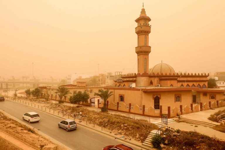 Strong sandstorm hits Libya