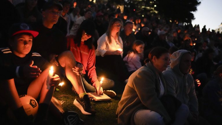 Sydneysiders pay tribute to victims of stabbing attack that stunned the nation