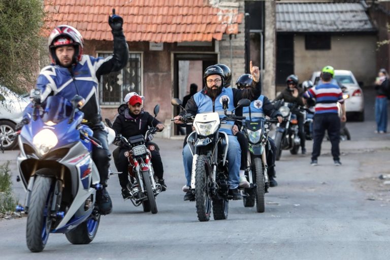 Syria |  Bikers improve their image by delivering free meals during Ramadan