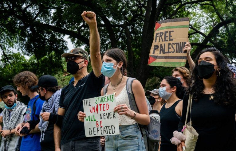 Tense face-to-face between pro-Palestinians and police at a Texas university