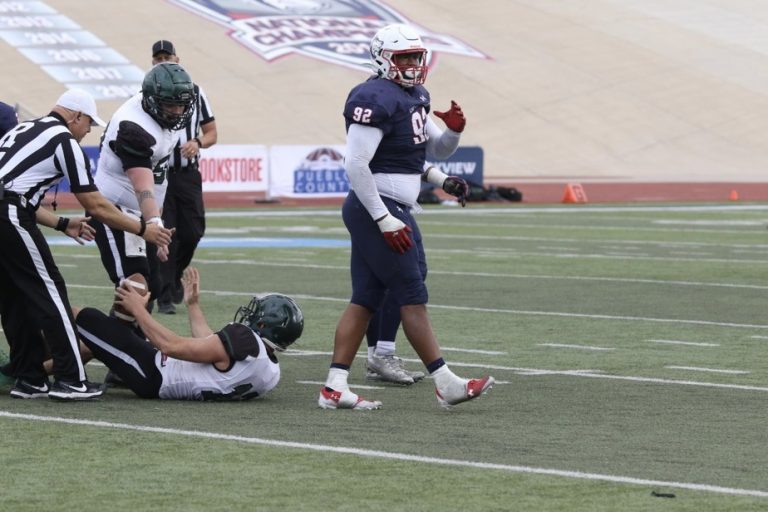 The Alouettes hire lineman Trey Botts