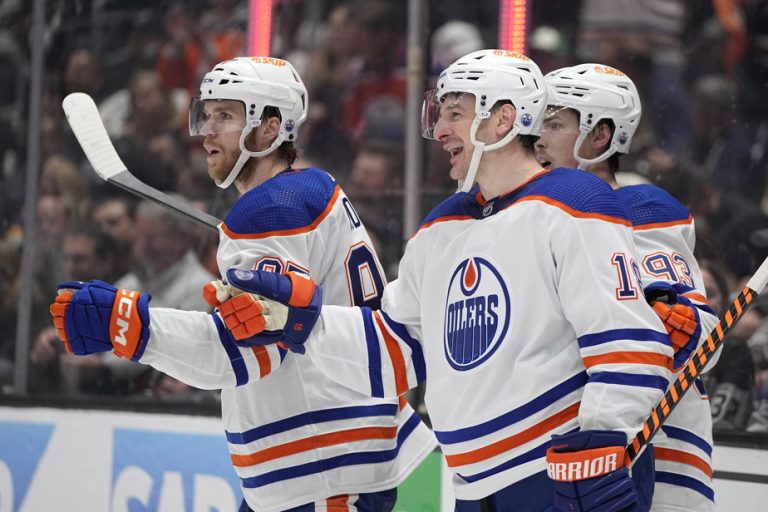 The Oilers lead the series against the Kings 2-1