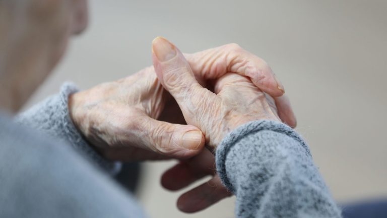 The government will release 650 million euros urgently for nursing homes