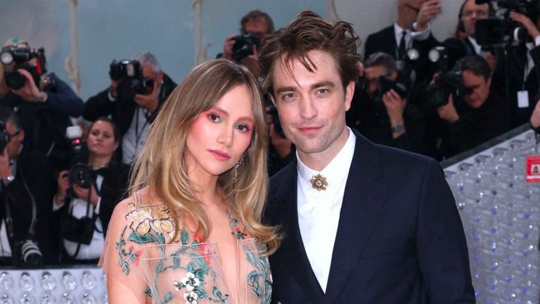 “This child won the genetics lottery”, Robert Pattinson and Suki Waterhouse, first photo of their baby