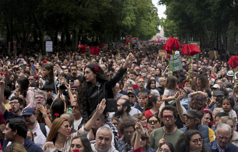 Thousands of people in Lisbon to commemorate the fiftieth anniversary of the Carnation Revolution