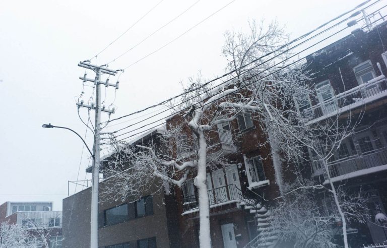 Thousands of power outages in Quebec after spring storm