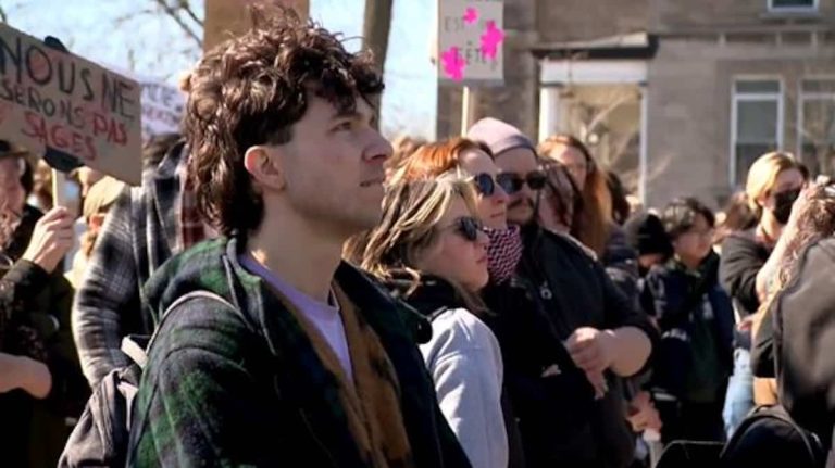 Trans Visibility Day: demonstration in Montreal against the committee of wise men