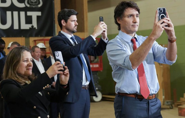 Trudeau’s claims about cell phone plan price cuts questioned