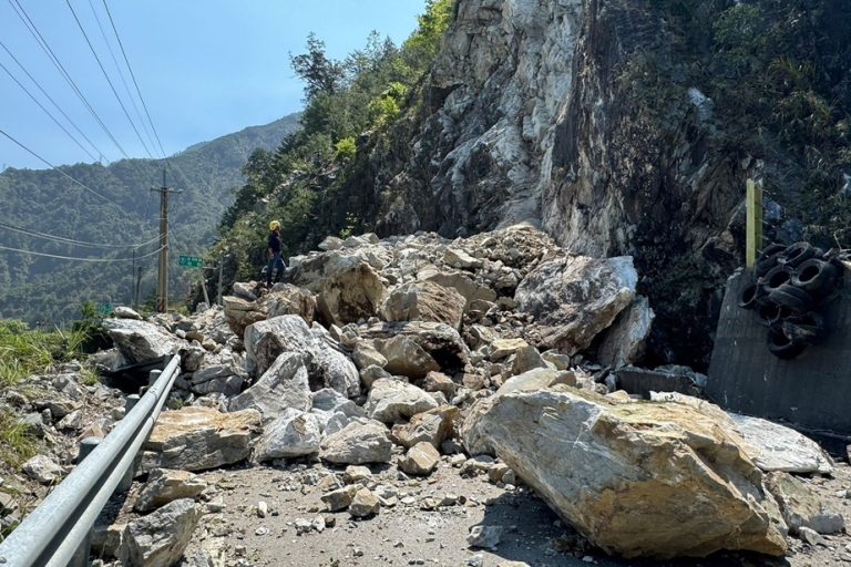 Two Canadians among group stranded by landslides after Taiwan earthquake