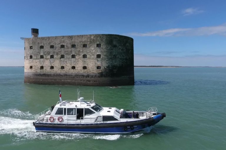 “We must save Fort Boyard!”, threatened by the ocean.  It will be restored from 2025 to regain its former resistance