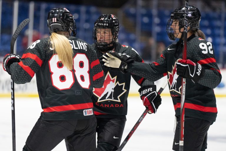 Women’s World Hockey Championship |  Canada wins 5-1 against Sweden in quarterfinals