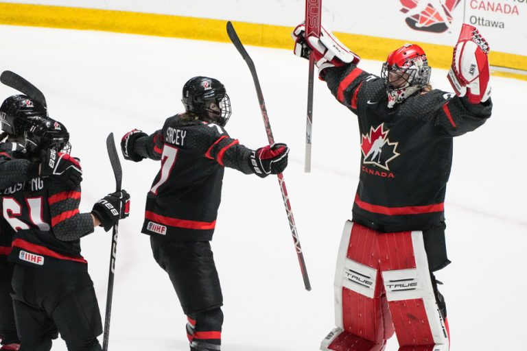 World Women’s Hockey |  Canada beats Czech Republic 4-0 to face USA in final