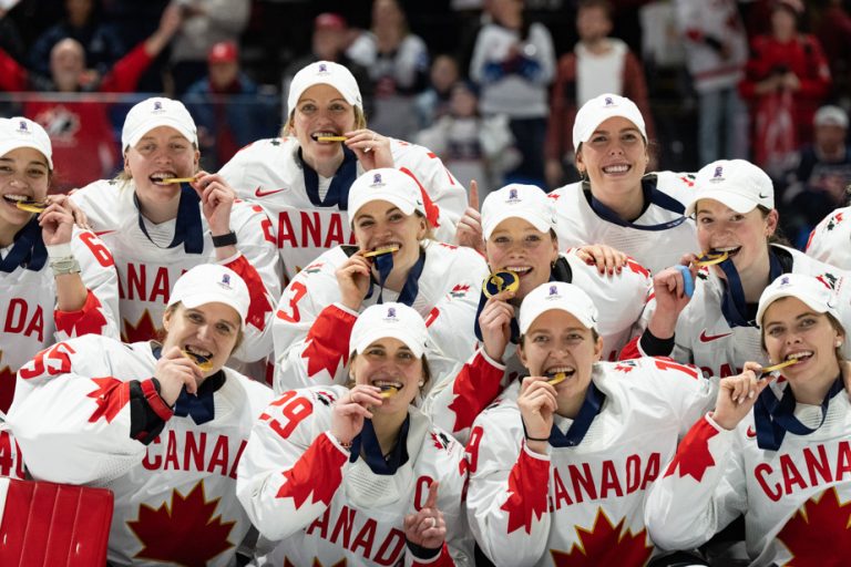 World Women’s Hockey |  Canadians regain world title