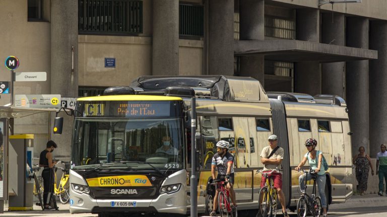 a bus targeted by gunfire, drivers of the Grenoble transport network exercise their right of withdrawal