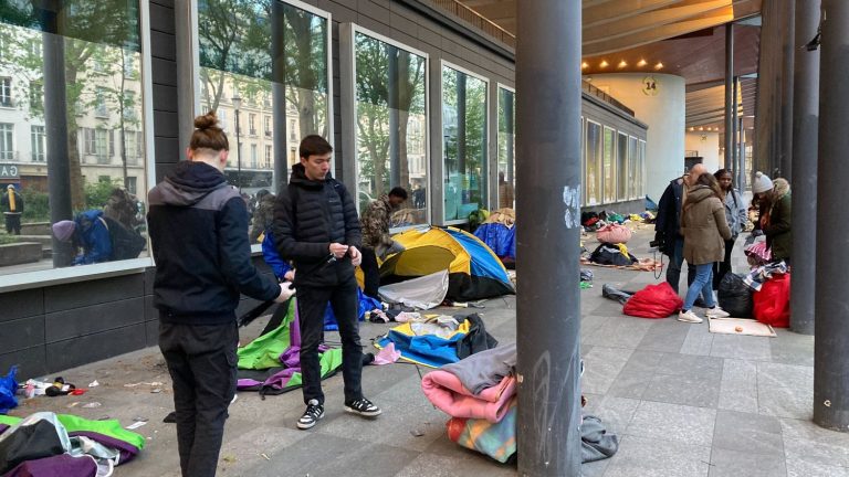 after a new evacuation of a homeless camp, associations denounce a “social cleansing” of the capital for the Games