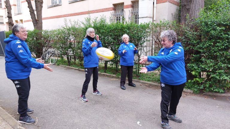 at the Institut Curie, cancer patients follow adapted rugby training