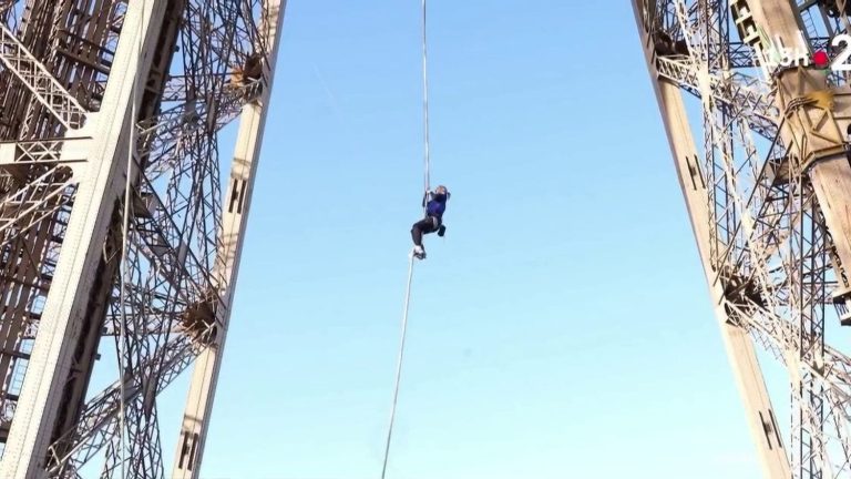 athlete Anouk Garnier climbs the rope to the second floor and shatters the world record