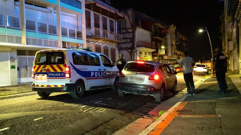 between relief and incomprehension, the first night under curfew in Pointe-à-Pitre