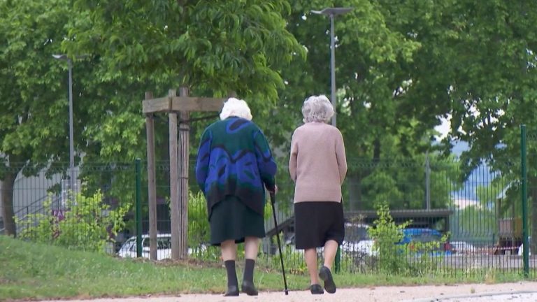 elderly people targeted by scammers