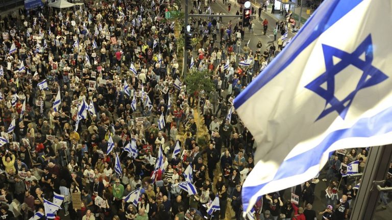 in Tel Aviv, 100,000 people demonstrated against Prime Minister Benjamin Netanyahu