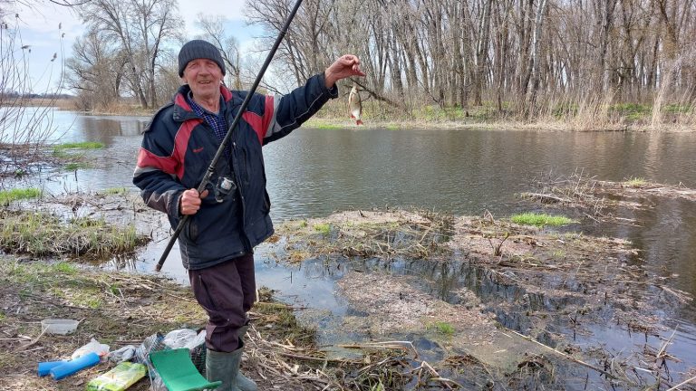 in Ukraine, the fatalism of villagers close to the front line