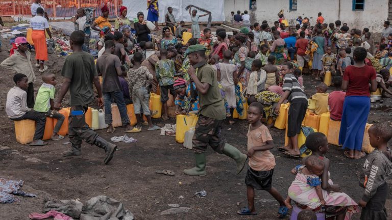 in the DRC, civilians surrounded by armed rebellion