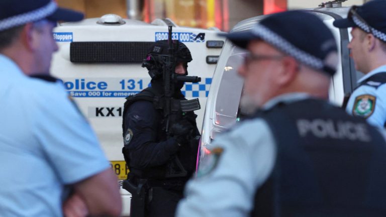 one of the two French “heroes” of the knife attack in Sydney is from Mayenne