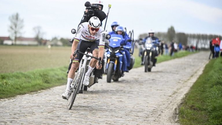 relive the triumph of Mathieu van der Poel, masterful on the cobblestones of the Hell of the North