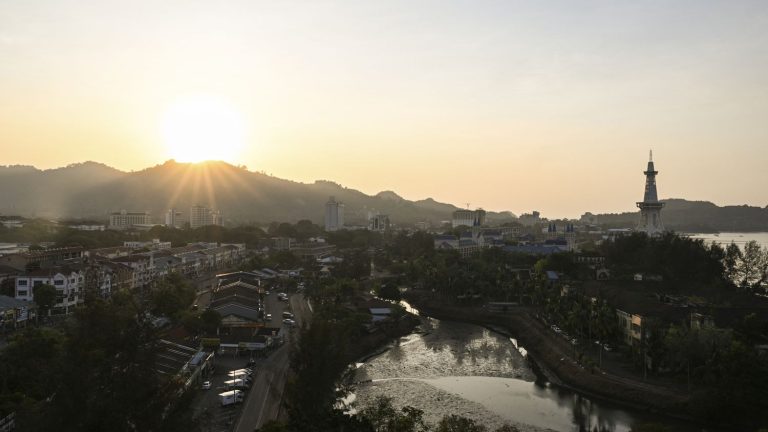 residents of a Malaysian island facing problems accessing water