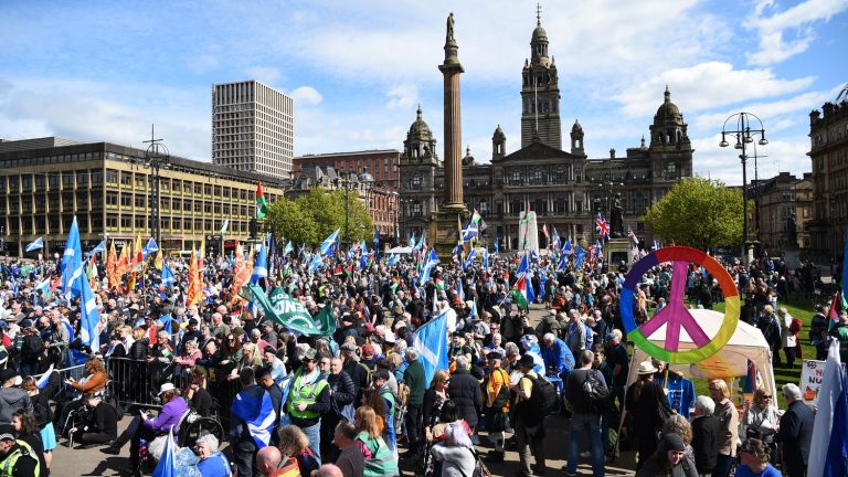 nearly 2,000 independence supporters demonstrated in Glasgow to try to revive their movement