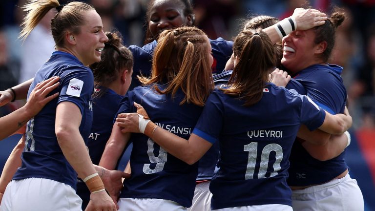 the XV of France offers a large victory against Italy and consolidates its second place