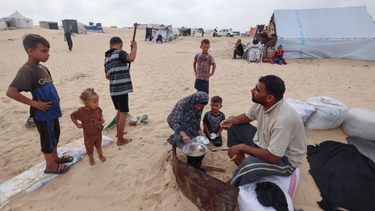 the anguish of these residents of Rafah who fear a ground offensive by the Israeli army