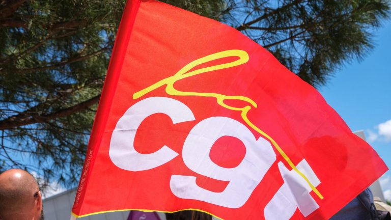 the leader of the CGT du Nord sentenced to one year in prison for “apology of terrorism”