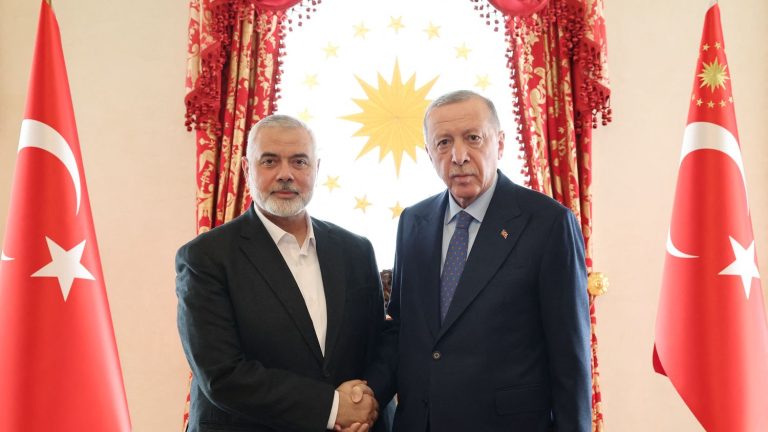 the leader of the Islamist movement Ismaïl Haniyeh is visiting Turkish President Recep Tayyip Erdogan