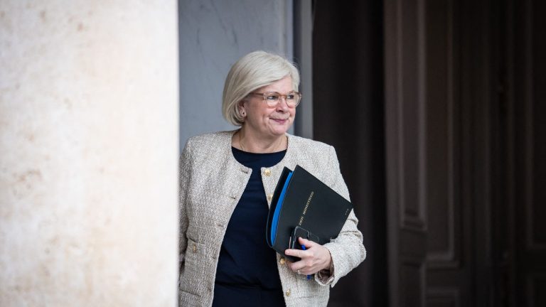 the presentation of the text marks “the start of an essential parliamentary debate”, affirms Catherine Vautrin